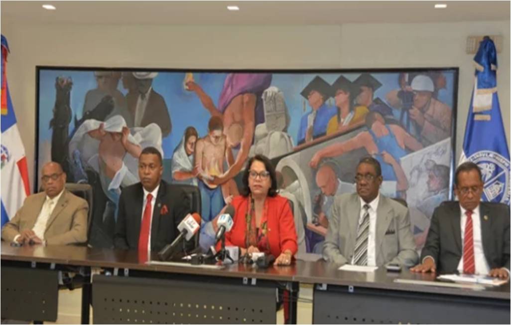 rectora de la UASD, doctora Emma Polanco, los vicerrectores