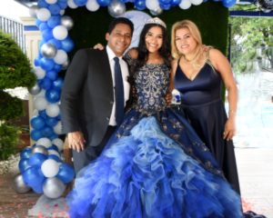Slym junto a sus padres