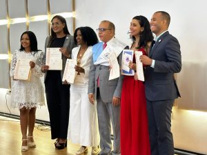 Plutarco Arias junto a nuevos miembros de la Sociedad Dominicana de Neumología