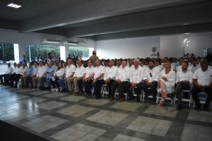 Autoridades civiles, militares y empresarios 