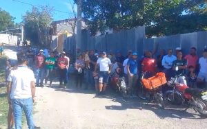 Residentes reciben productos de Inespre a bajo precios 