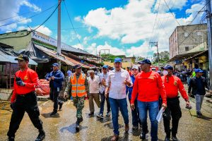 Alcalde Ulises Rodríguez encabeza operativo de limpieza en Hospedaje Yaque 